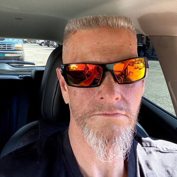 Meet your Posher, Mr. H - Picture 2 of 3